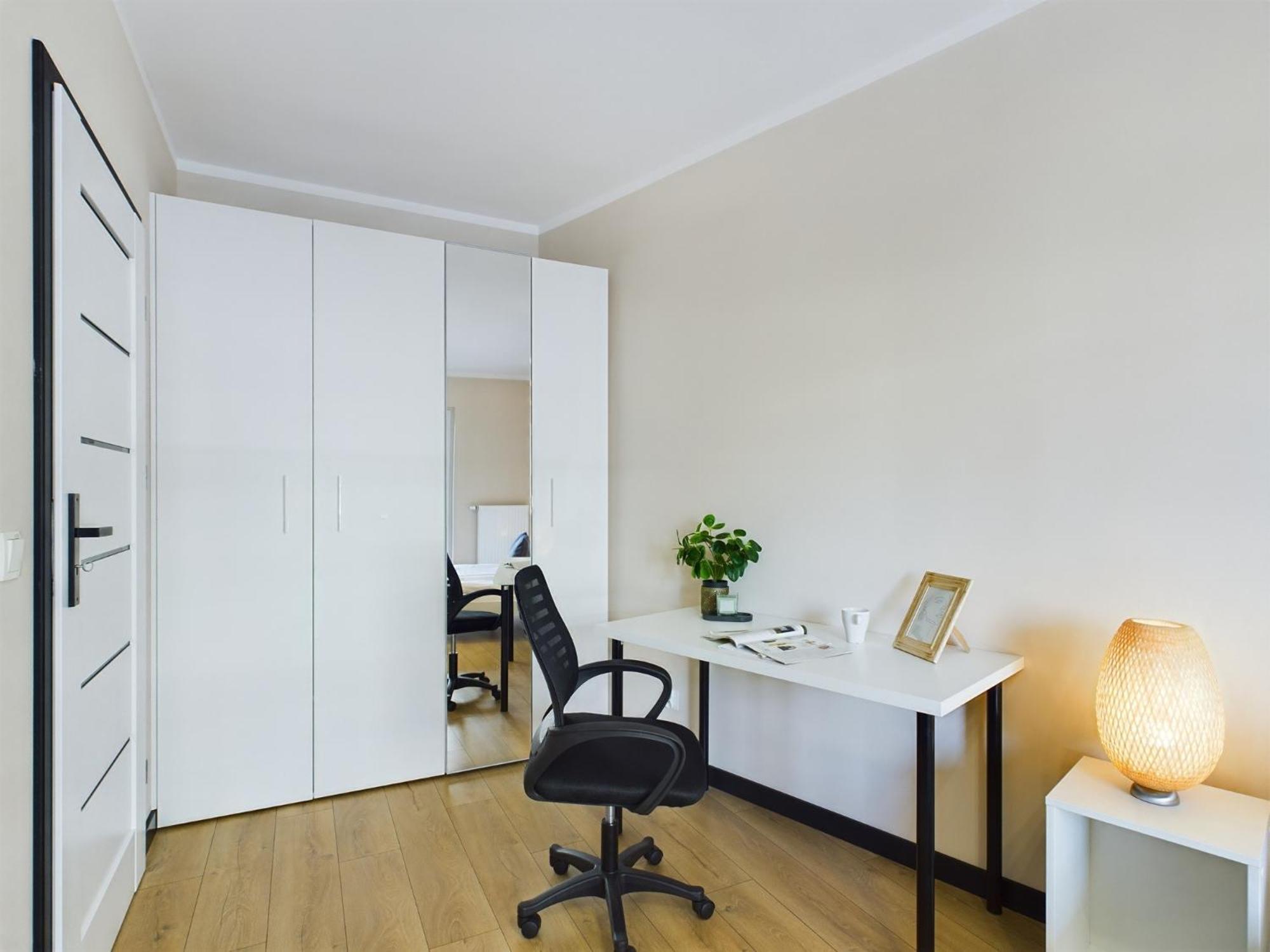 Exceptional With Parking By Renters Apartment *