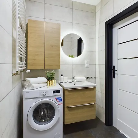 Exceptional Apartments With Parking By Noclegi Renters Krakow Exterior photo