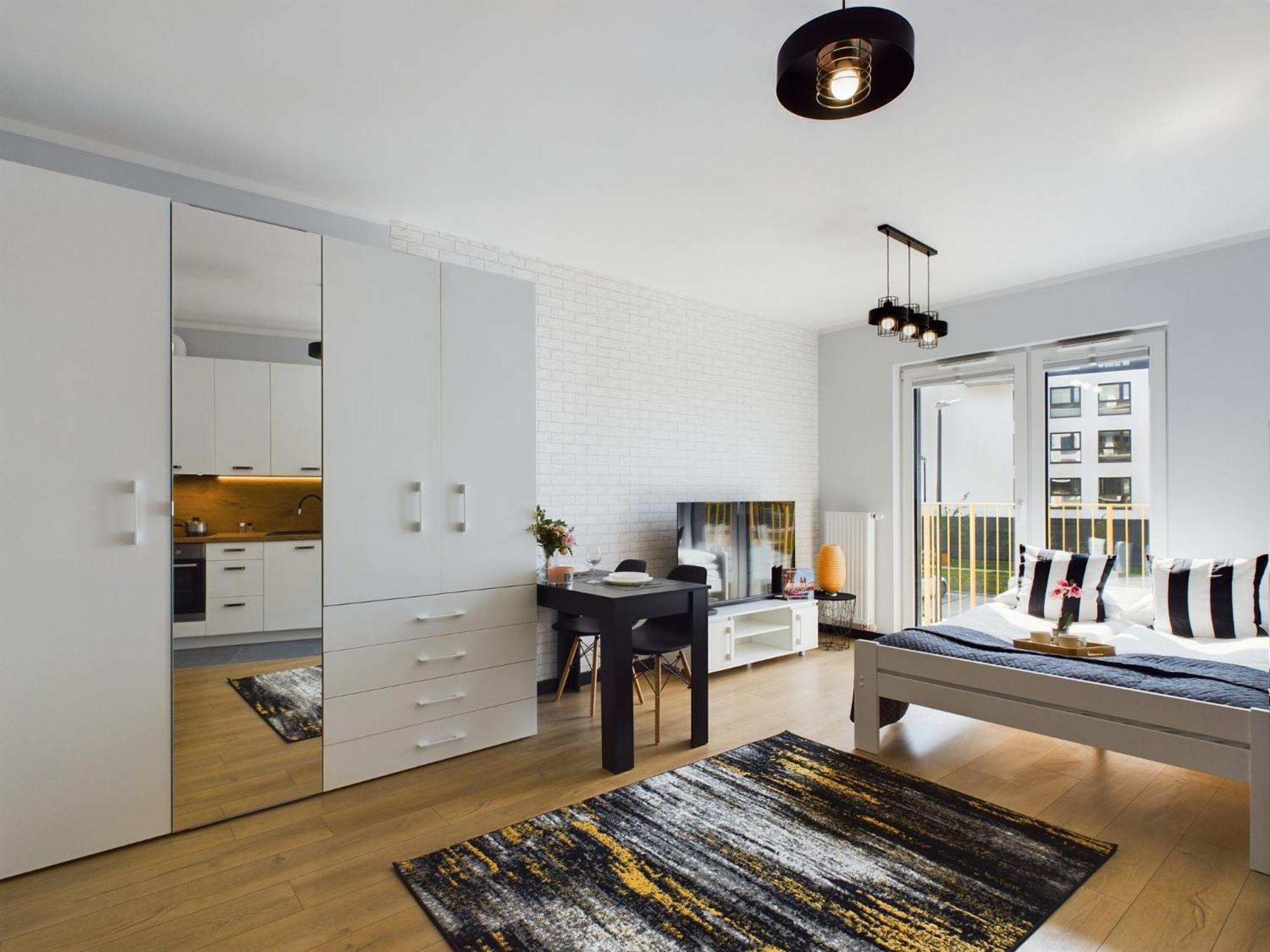 Exceptional With Parking By Renters Апартаменти *