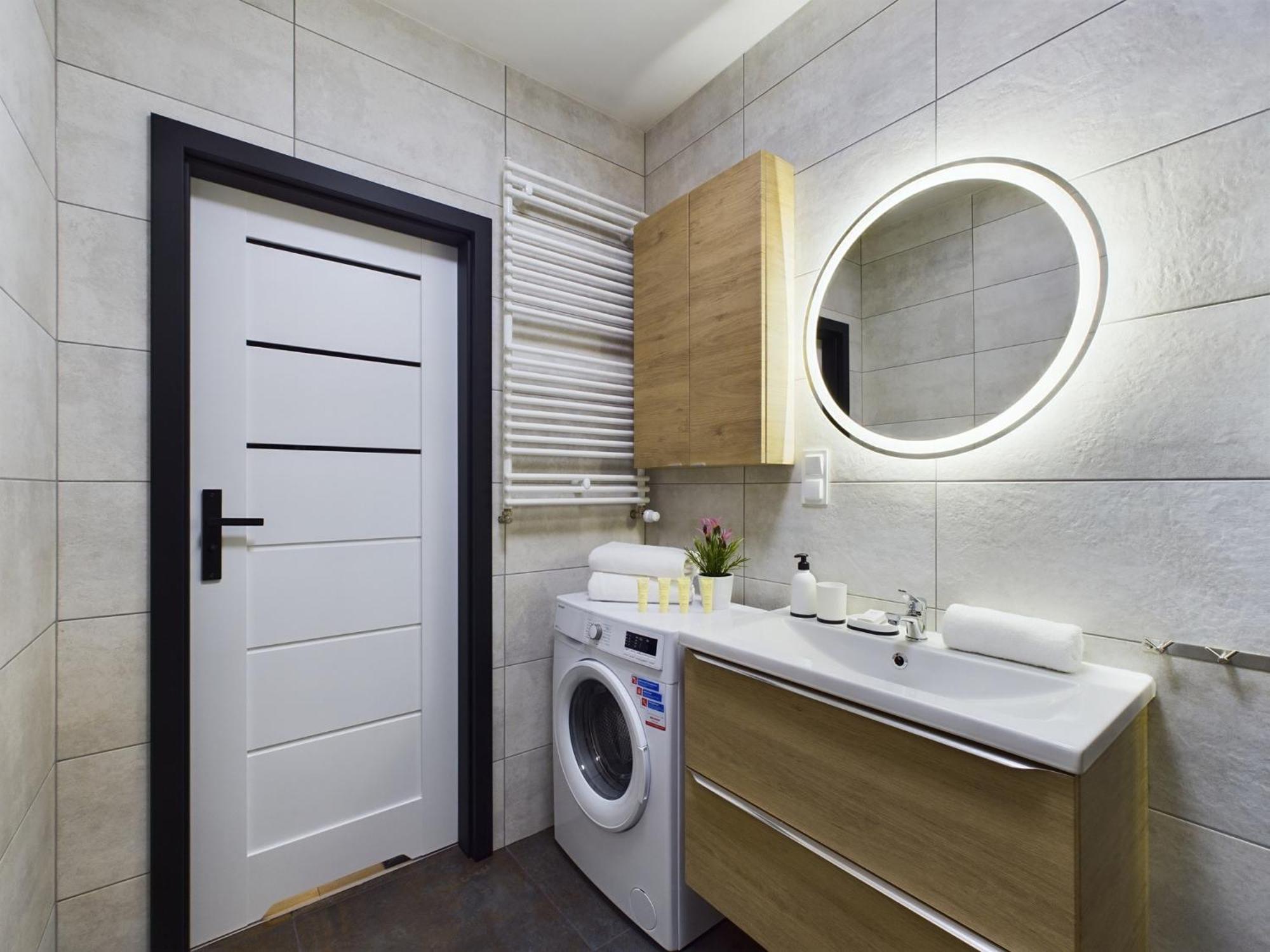 Exceptional With Parking By Renters Апартаменти